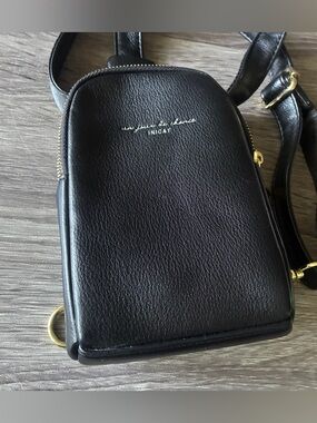 INICAT Black Small Crossbody Sling Bag Vegan Leather- 2 gold Zippered Pockets